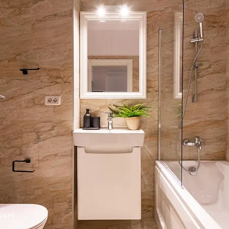 812 B3 * בוקרשט