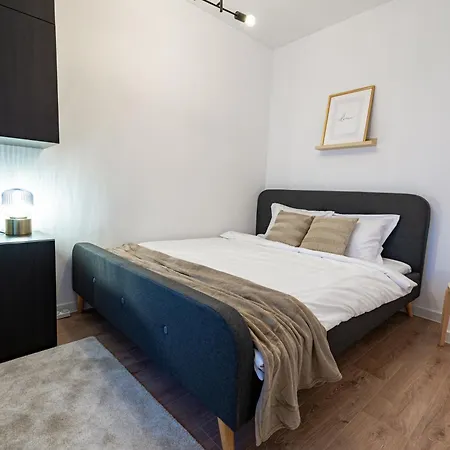 812b3 Apartment