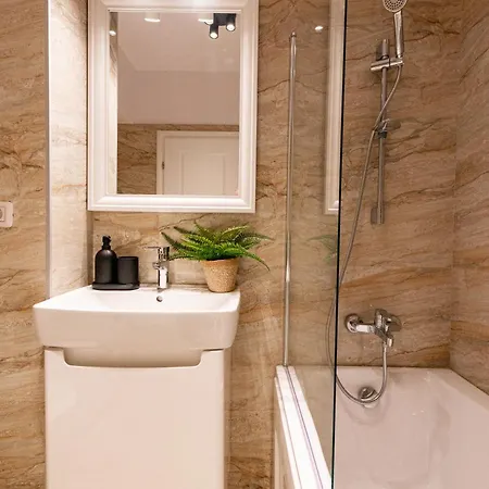 812b3 Apartment